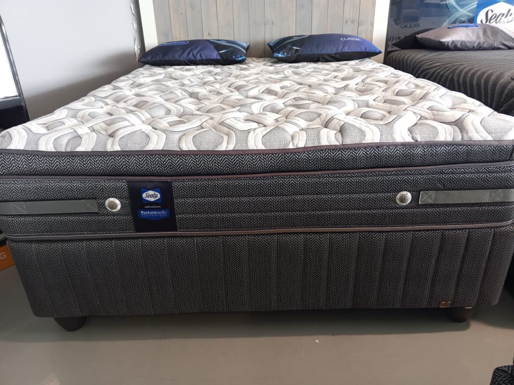 Sealy Posturepedic mattress and bed base
